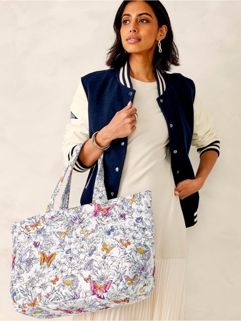 💕Vera Bradley Weekender Bag in the "Wing and Bloom" Pattern